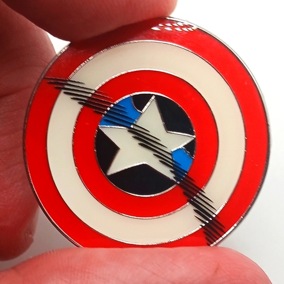 Captain America Marve Shield + Red Skull Pins Lot of 2 New - Picture 2 of 9